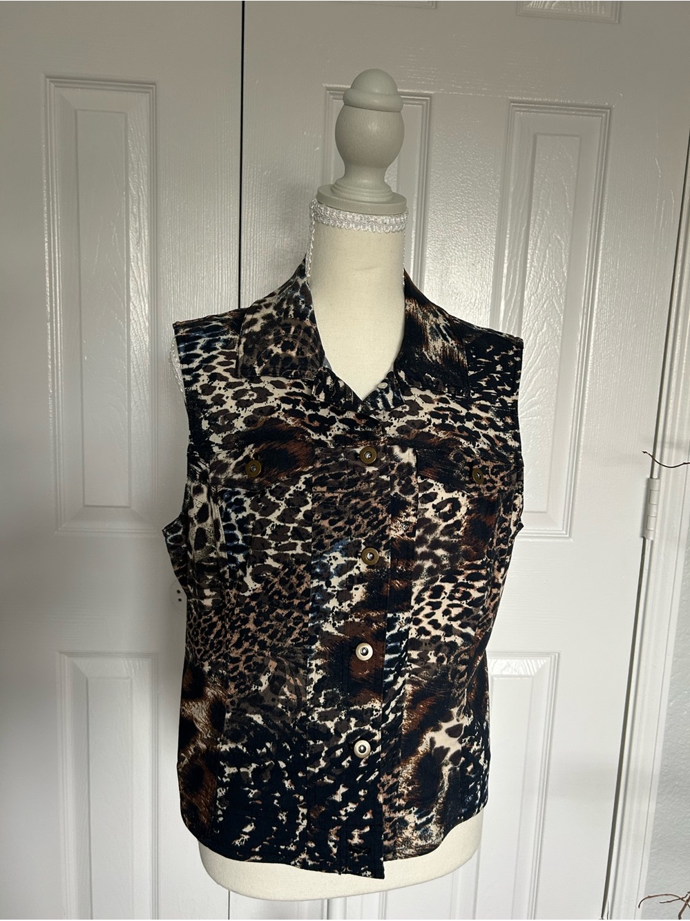 Westbound Animal Print Button Front Vest Leopard Mixed Print Size L Approx